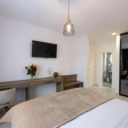 Eva Vikendica Kastela